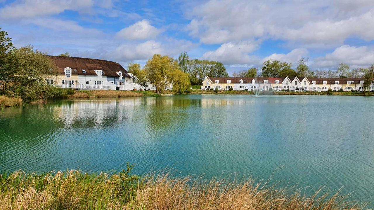 Charming Lake House Nature Retreat In Cotswold Water Park, South Cerney Near Cirencester Exterior photo