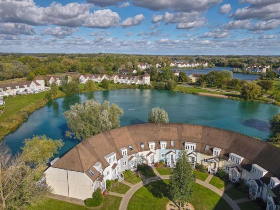 Charming Lake House Nature Retreat In Cotswold Water Park, South Cerney Near Cirencester Exterior photo