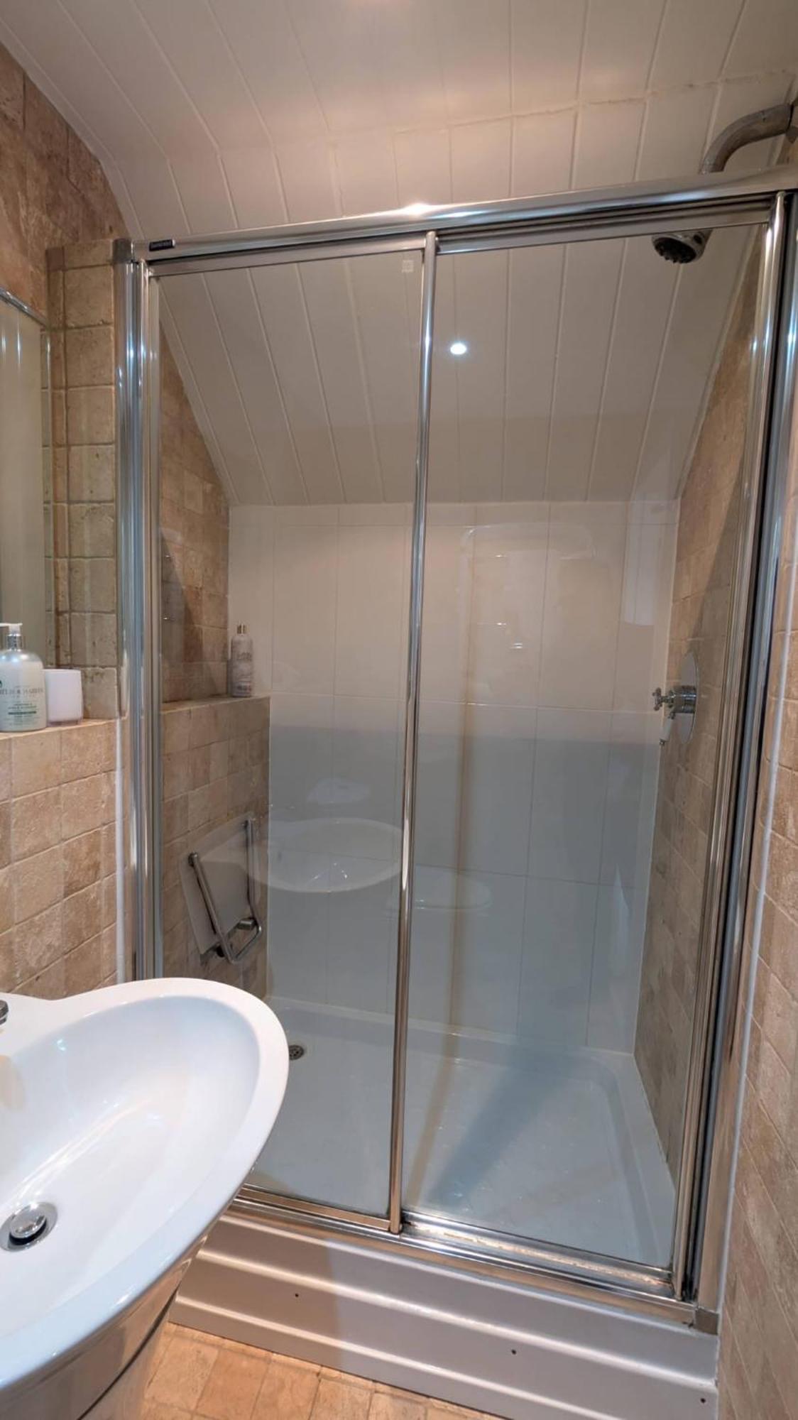 Charming Lake House Nature Retreat In Cotswold Water Park, South Cerney Near Cirencester Exterior photo