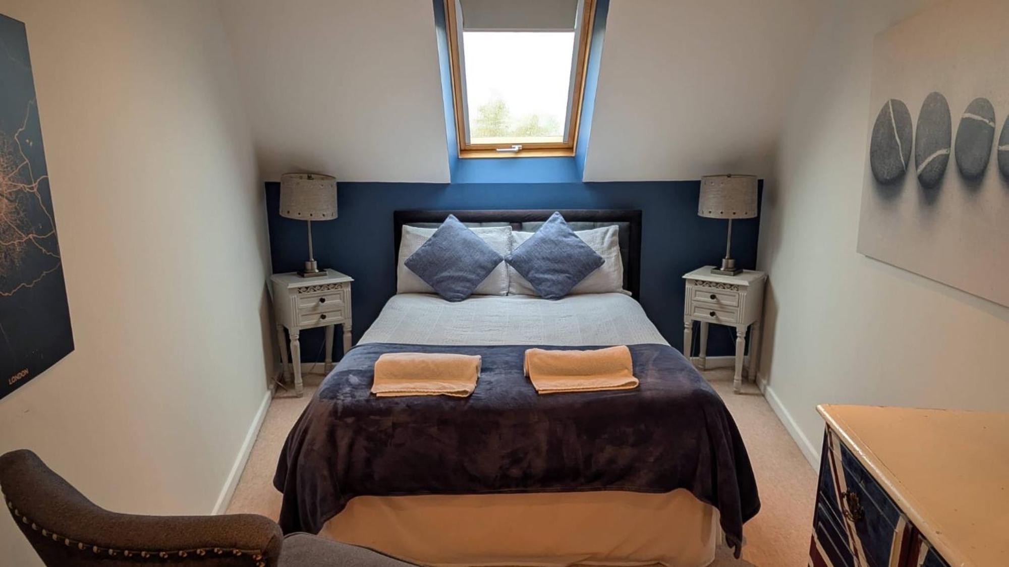 Charming Lake House Nature Retreat In Cotswold Water Park, South Cerney Near Cirencester Exterior photo